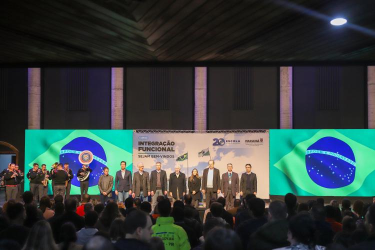 integração de 865 novos servidores