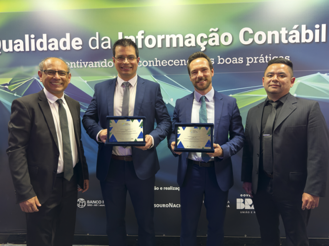 Paraná e Curitiba recebem prêmio do Tesuro Nacional