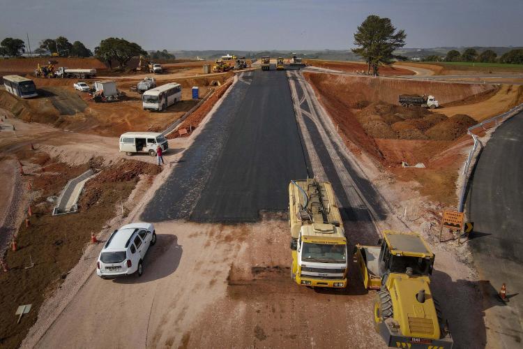 obras de pavimentação asfáltica do Contorno Norte de Castro