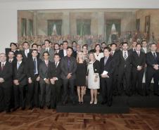 O governador Beto Richa assinou nesta quarta-feira (15/01), no Palácio Iguaçu, em Curitiba, o termo de posse de 38 novos auditores fiscais nível A, que ingressam no quadro funcional do Estado após passarem em concurso público realizado no ano passado