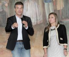 O governador Beto Richa assinou nesta quarta-feira (15/01), no Palácio Iguaçu, em Curitiba, o termo de posse de 38 novos auditores fiscais nível A, que ingressam no quadro funcional do Estado após passarem em concurso público realizado no ano passado