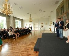 O governador Beto Richa assinou nesta quarta-feira (15/01), no Palácio Iguaçu, em Curitiba, o termo de posse de 38 novos auditores fiscais nível A, que ingressam no quadro funcional do Estado após passarem em concurso público realizado no ano passado