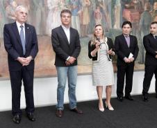 O governador Beto Richa assinou nesta quarta-feira (15/01), no Palácio Iguaçu, em Curitiba, o termo de posse de 38 novos auditores fiscais nível A, que ingressam no quadro funcional do Estado após passarem em concurso público realizado no ano passado