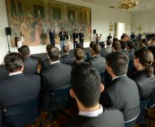 O governador Beto Richa assinou nesta quarta-feira (15/01), no Palácio Iguaçu, em Curitiba, o termo de posse de 38 novos auditores fiscais nível A, que ingressam no quadro funcional do Estado após passarem em concurso público realizado no ano passado
