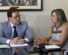 A secretária da Fazenda Jozélia Nogueira informou nesta sexta-feira (24/01) que valores sacados equivocadamente de contas judiciais não-tributárias no final do ano já foram devolvidos. Foram depositados R$ 365 mil. O ressarcimento foi notificado ao presidente da Ordem dos Advogados do Brasil Seção do Paraná (OAB-PR), Juliano Breda, durante encontro realizado na sede da entidade. 