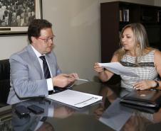 A secretária da Fazenda Jozélia Nogueira informou nesta sexta-feira (24/01) que valores sacados equivocadamente de contas judiciais não-tributárias no final do ano já foram devolvidos. Foram depositados R$ 365 mil. O ressarcimento foi notificado ao presidente da Ordem dos Advogados do Brasil Seção do Paraná (OAB-PR), Juliano Breda, durante encontro realizado na sede da entidade. 