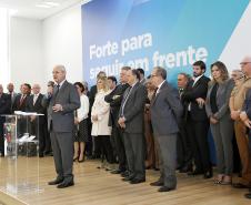 A governadora Cida Borghetti deu posse ao novo secretário da Fazenda de Estado do Paraná, José Luiz Bovo, durante cerimônia realizada na manhã desta segunda-feira (7) no Palácio Iguaçu, em Curitiba.