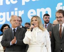 A governadora Cida Borghetti deu posse ao novo secretário da Fazenda de Estado do Paraná, José Luiz Bovo, durante cerimônia realizada na manhã desta segunda-feira (7) no Palácio Iguaçu, em Curitiba.