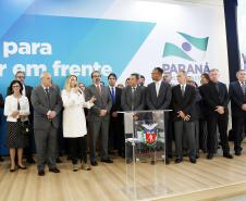 A governadora Cida Borghetti deu posse ao novo secretário da Fazenda de Estado do Paraná, José Luiz Bovo, durante cerimônia realizada na manhã desta segunda-feira (7) no Palácio Iguaçu, em Curitiba.