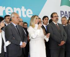 A governadora Cida Borghetti deu posse ao novo secretário da Fazenda de Estado do Paraná, José Luiz Bovo, durante cerimônia realizada na manhã desta segunda-feira (7) no Palácio Iguaçu, em Curitiba.