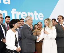 A governadora Cida Borghetti deu posse ao novo secretário da Fazenda de Estado do Paraná, José Luiz Bovo, durante cerimônia realizada na manhã desta segunda-feira (7) no Palácio Iguaçu, em Curitiba.