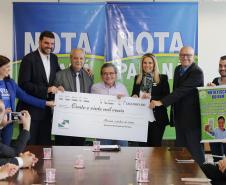 A governadora Cida Borghetti durante a entrega dos prêmios da 35ª premiação do programa Nota Paraná, do mês de outubro em evento no Palácio Iguaçu nesta quarta-feira (24). 