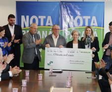 A governadora Cida Borghetti durante a entrega dos prêmios da 35ª premiação do programa Nota Paraná, do mês de outubro em evento no Palácio Iguaçu nesta quarta-feira (24). 