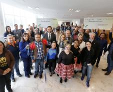 A governadora Cida Borghetti durante a entrega dos prêmios da 35ª premiação do programa Nota Paraná, do mês de outubro em evento no Palácio Iguaçu nesta quarta-feira (24). 