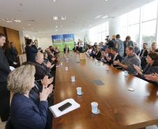 A governadora Cida Borghetti durante a entrega dos prêmios da 35ª premiação do programa Nota Paraná, do mês de outubro em evento no Palácio Iguaçu nesta quarta-feira (24). 