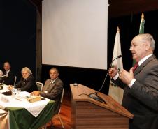 O Paraná Competitivo é um marco na história da industrialização do Estado, na avaliação do secretário da Fazenda, Luiz Carlos Hauly. Ele adiantou que o momento “o programa já atraiu 120 empresas, responsáveis por investimentos da ordem de R$ 20 bilhões e a geração de 136 mil empregos diretos”. 