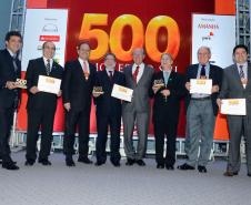 Copel, Sanepar, Fomento Paraná, Cohapar, Ferroeste e Celepar foram premiadas na noite de segunda-feira (23) por se destacarem no ranking das 500 maiores empresas do Sul do Brasil, publicado pela Revista Amanhã em parceria com a assessoria tributária e empresarial PricewaterhouseCoopers (PwC). O evento homenageou as cem maiores empresas do Estado, os destaques setoriais e as líderes por indicadores. 