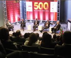 Copel, Sanepar, Fomento Paraná, Cohapar, Ferroeste e Celepar foram premiadas na noite de segunda-feira (23) por se destacarem no ranking das 500 maiores empresas do Sul do Brasil, publicado pela Revista Amanhã em parceria com a assessoria tributária e empresarial PricewaterhouseCoopers (PwC). O evento homenageou as cem maiores empresas do Estado, os destaques setoriais e as líderes por indicadores. 