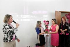 Na manhã desta sexta-feira (18), servidoras da Secretaria da Fazenda e da Receita Estadual participaram de um café com a finalidade de alertá-las sobre a necessidade da prevenção ao câncer de mama. A secretária Jozélia Nogueira enfatizou a importância da mulher “dar mais atenção à saúde” fazendo os exames periódicos para evitar o surgimento de doenças. 