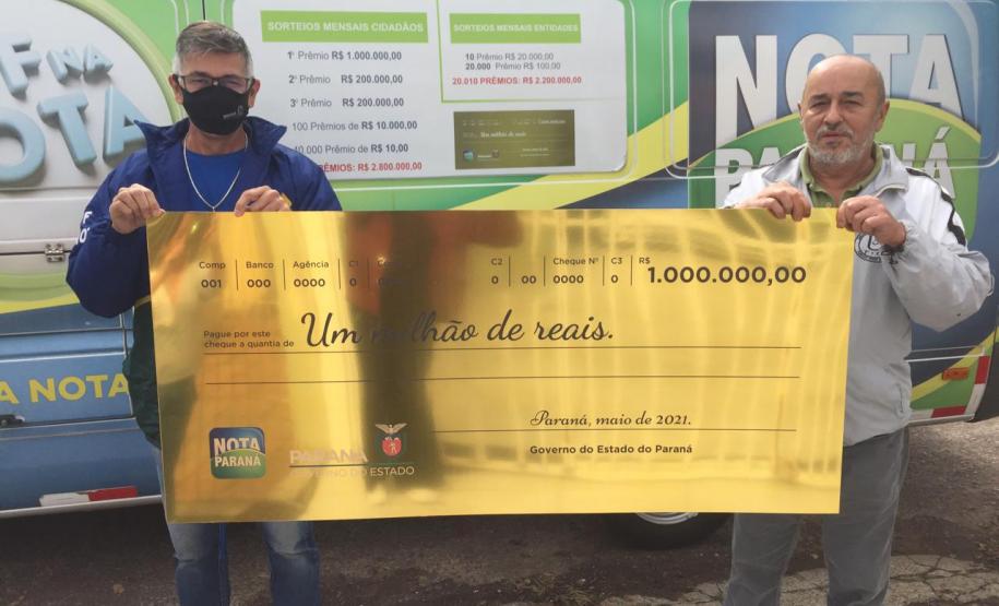 Aposentado recebe prêmio de R$ 1 milhão do Nota Paraná