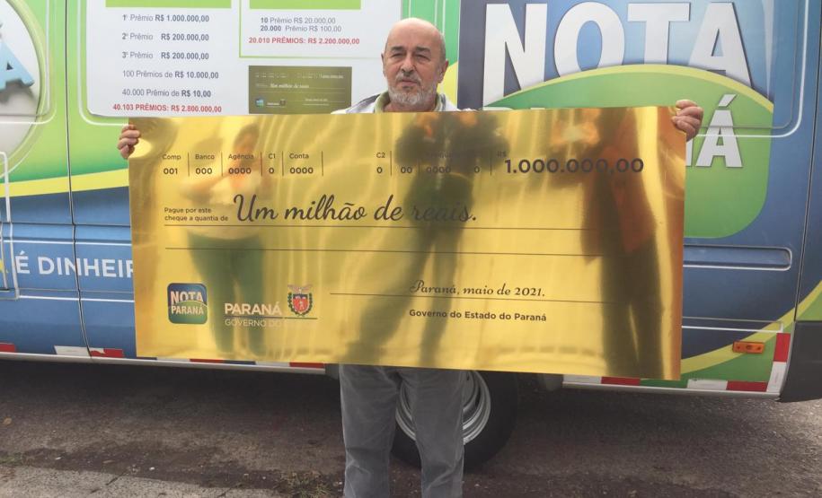 Aposentado recebe prêmio de R$ 1 milhão do Nota Paraná
