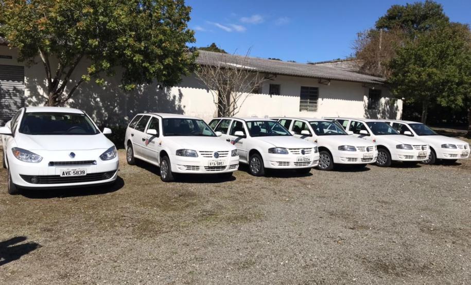 A Secretaria da Fazenda e a Receita Estadual do Paraná estão repassando ao Departamento Penitenciário do Paraná (Depen), 93 veículos oficiais para subsidiar as demandas do órgão da Secretaria Estadual da Segurança Pública e Administração Penitenciária. Também foram repassados 20 imóveis para utilização de algumas secretarias estaduais.  As transferências dos carros e os imóveis repassados geram uma economia de R$ 3,2 milhões para a Fazenda. Os veículos servirão as unidades penitenciárias e demais setores do