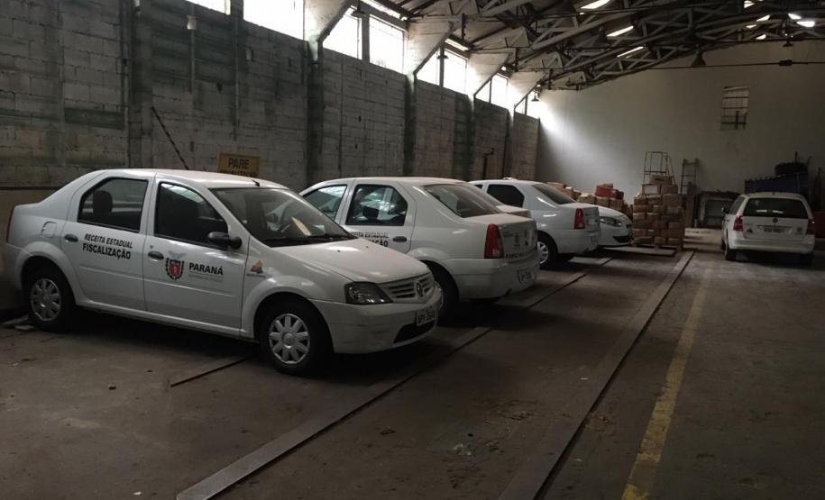 A Secretaria da Fazenda e a Receita Estadual do Paraná estão repassando ao Departamento Penitenciário do Paraná (Depen), 93 veículos oficiais para subsidiar as demandas do órgão da Secretaria Estadual da Segurança Pública e Administração Penitenciária. Também foram repassados 20 imóveis para utilização de algumas secretarias estaduais.  As transferências dos carros e os imóveis repassados geram uma economia de R$ 3,2 milhões para a Fazenda. Os veículos servirão as unidades penitenciárias e demais setores do