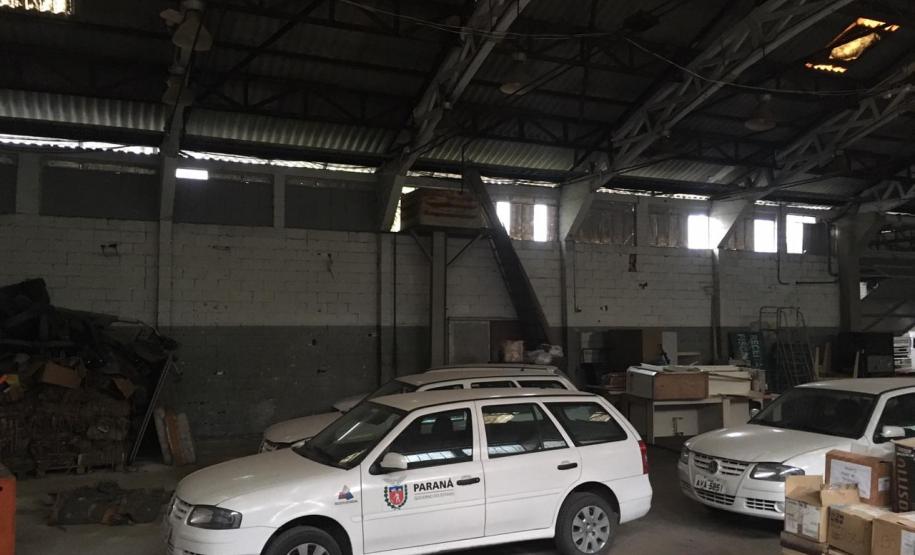 A Secretaria da Fazenda e a Receita Estadual do Paraná estão repassando ao Departamento Penitenciário do Paraná (Depen), 93 veículos oficiais para subsidiar as demandas do órgão da Secretaria Estadual da Segurança Pública e Administração Penitenciária. Também foram repassados 20 imóveis para utilização de algumas secretarias estaduais.  As transferências dos carros e os imóveis repassados geram uma economia de R$ 3,2 milhões para a Fazenda. Os veículos servirão as unidades penitenciárias e demais setores do