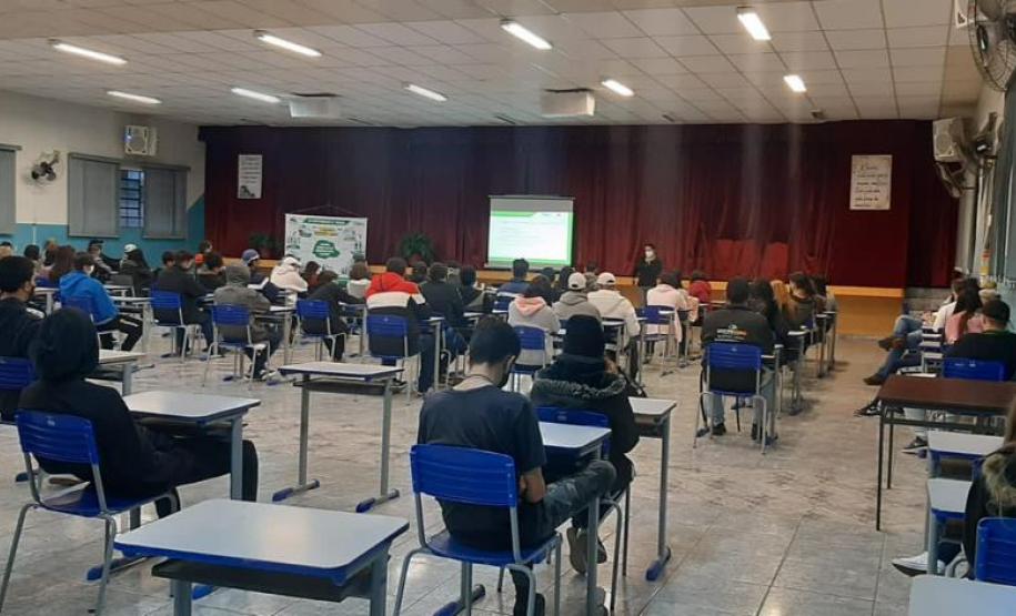 Receita Estadual promove ação de educação fiscal para estudantes em Curitiba