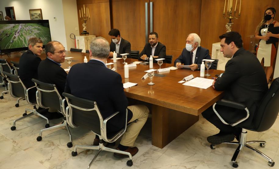 Com apoio do Estado, DAF confirma investimento de R$ 395 milhões em fábrica de Ponta Grossa Foto: Ari Dias/AEN Com apoio do Estado, DAF confirma investimento de R$ 395 milhões em fábrica de Ponta Grossa