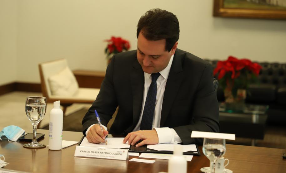 Com apoio do Estado, DAF confirma investimento de R$ 395 milhões em fábrica de Ponta Grossa Foto: Ari Dias/AEN Com apoio do Estado, DAF confirma investimento de R$ 395 milhões em fábrica de Ponta Grossa