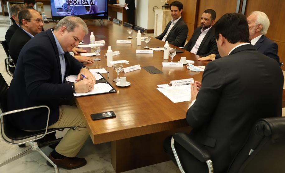 Com apoio do Estado, DAF confirma investimento de R$ 395 milhões em fábrica de Ponta Grossa Foto: Ari Dias/AEN Com apoio do Estado, DAF confirma investimento de R$ 395 milhões em fábrica de Ponta Grossa