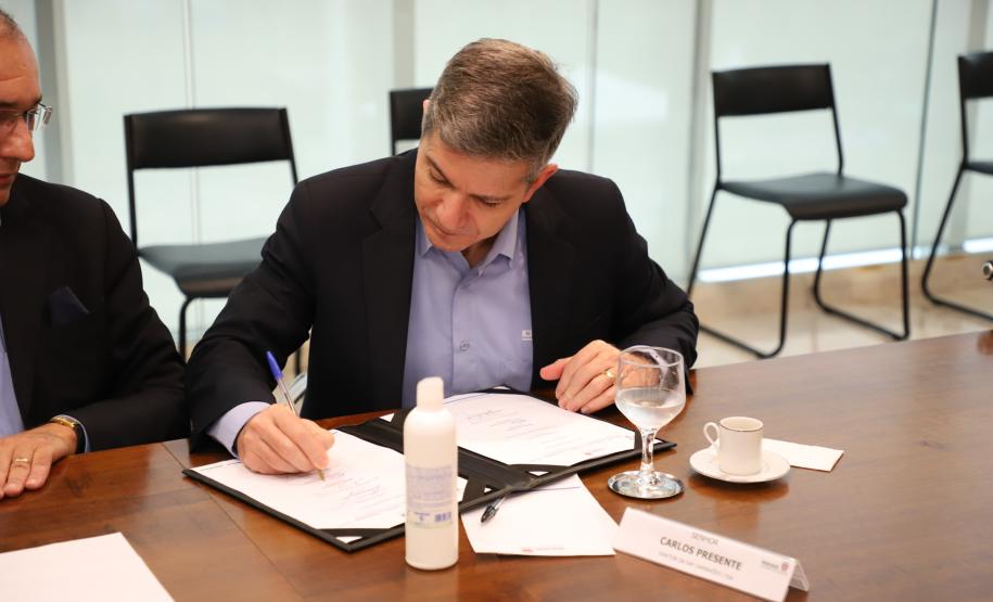 Com apoio do Estado, DAF confirma investimento de R$ 395 milhões em fábrica de Ponta Grossa Foto: Ari Dias/AEN Com apoio do Estado, DAF confirma investimento de R$ 395 milhões em fábrica de Ponta Grossa