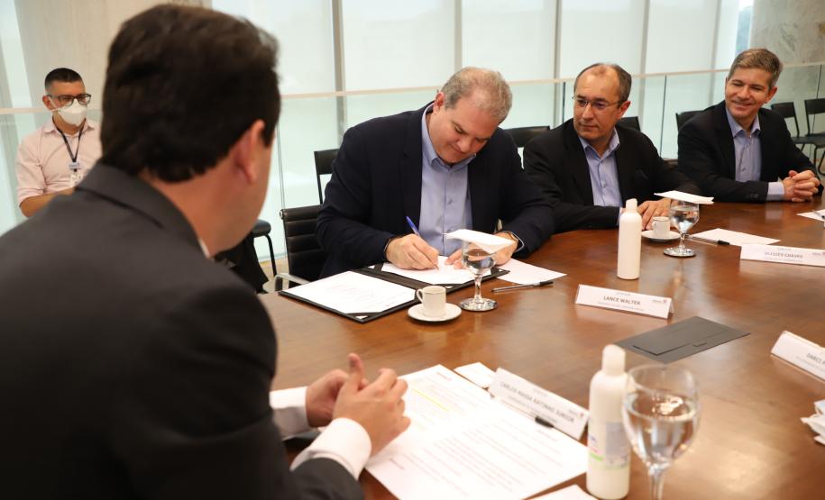 Com apoio do Estado, DAF confirma investimento de R$ 395 milhões em fábrica de Ponta Grossa Foto: Ari Dias/AEN Com apoio do Estado, DAF confirma investimento de R$ 395 milhões em fábrica de Ponta Grossa