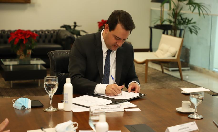 Com apoio do Estado, DAF confirma investimento de R$ 395 milhões em fábrica de Ponta Grossa Foto: Ari Dias/AEN Com apoio do Estado, DAF confirma investimento de R$ 395 milhões em fábrica de Ponta Grossa