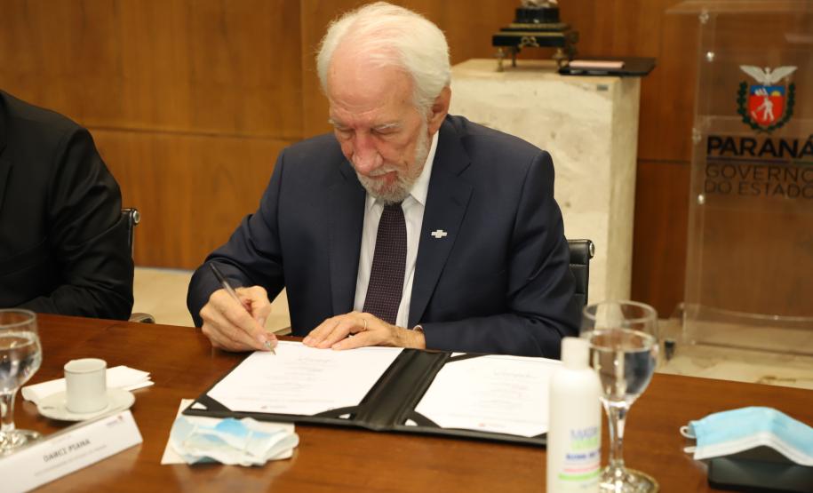 Com apoio do Estado, DAF confirma investimento de R$ 395 milhões em fábrica de Ponta Grossa Foto: Ari Dias/AEN Com apoio do Estado, DAF confirma investimento de R$ 395 milhões em fábrica de Ponta Grossa