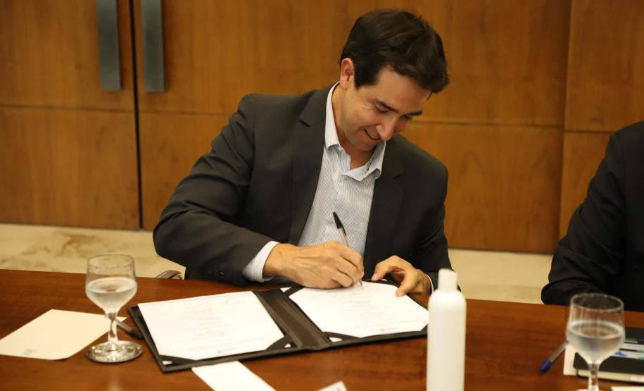 Com apoio do Estado, DAF confirma investimento de R$ 395 milhões em fábrica de Ponta Grossa Foto: Ari Dias/AEN Com apoio do Estado, DAF confirma investimento de R$ 395 milhões em fábrica de Ponta Grossa