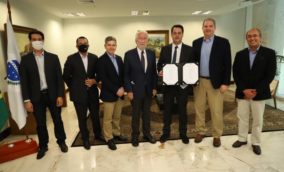 Com apoio do Estado, DAF confirma investimento de R$ 395 milhões em fábrica de Ponta Grossa Foto: Ari Dias/AEN Com apoio do Estado, DAF confirma investimento de R$ 395 milhões em fábrica de Ponta Grossa