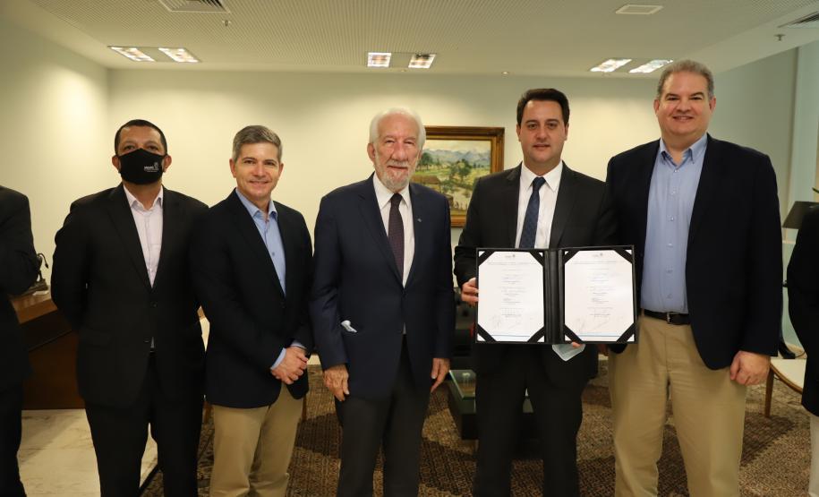 Com apoio do Estado, DAF confirma investimento de R$ 395 milhões em fábrica de Ponta Grossa Foto: Ari Dias/AEN Com apoio do Estado, DAF confirma investimento de R$ 395 milhões em fábrica de Ponta Grossa