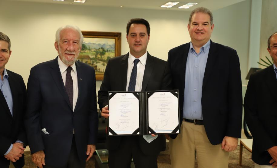 Com apoio do Estado, DAF confirma investimento de R$ 395 milhões em fábrica de Ponta Grossa Foto: Ari Dias/AEN Com apoio do Estado, DAF confirma investimento de R$ 395 milhões em fábrica de Ponta Grossa