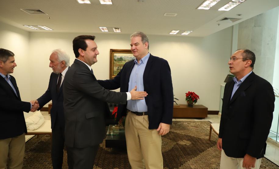 Com apoio do Estado, DAF confirma investimento de R$ 395 milhões em fábrica de Ponta Grossa Foto: Ari Dias/AEN Com apoio do Estado, DAF confirma investimento de R$ 395 milhões em fábrica de Ponta Grossa