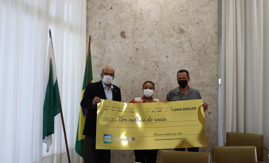 Aposentada de Curitiba recebe prêmio máximo de R$ 1 milhão do Nota Paraná