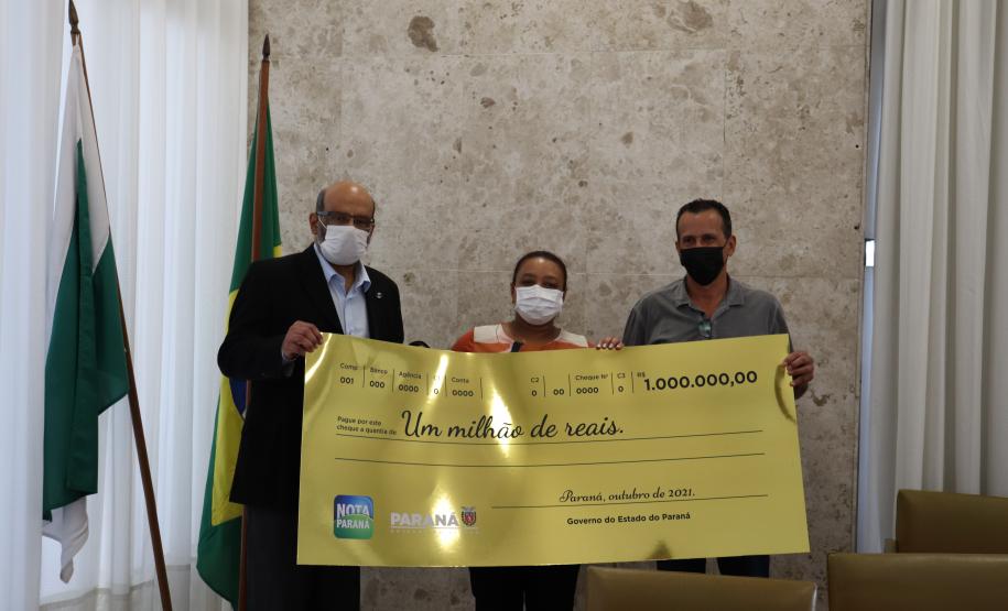 Aposentada de Curitiba recebe prêmio máximo de R$ 1 milhão do Nota Paraná