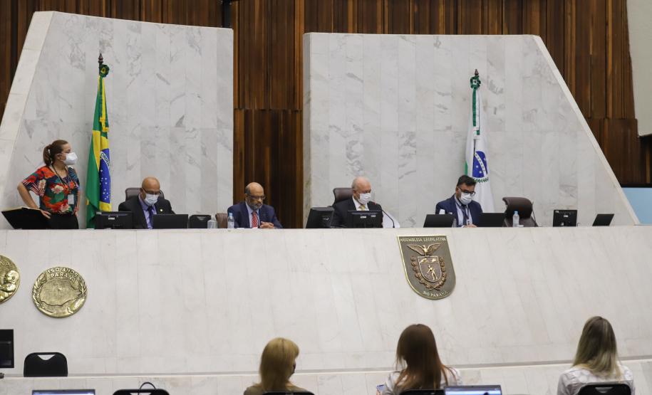 Governo mostra bom desempenho das receitas no ano; mas aponta riscos para cenário econômico em 2022