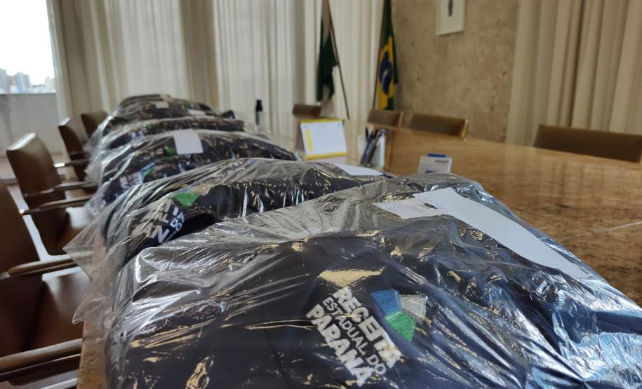 Fazenda entrega novos uniformes aos auditores fiscais da Receita Estadual