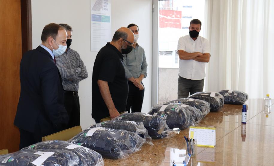 Fazenda entrega novos uniformes aos auditores fiscais da Receita Estadual