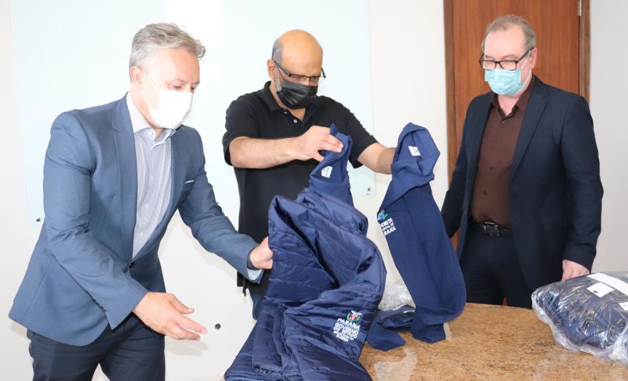 Fazenda entrega novos uniformes aos auditores fiscais da Receita Estadual