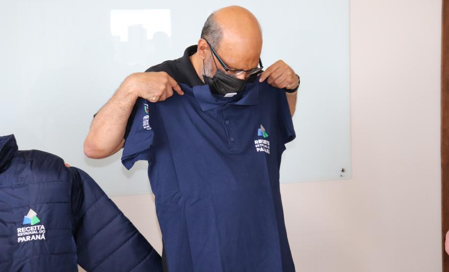 Fazenda entrega novos uniformes aos auditores fiscais da Receita Estadual