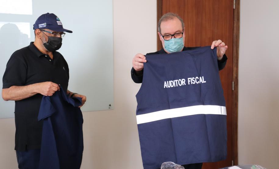 Fazenda entrega novos uniformes aos auditores fiscais da Receita Estadual