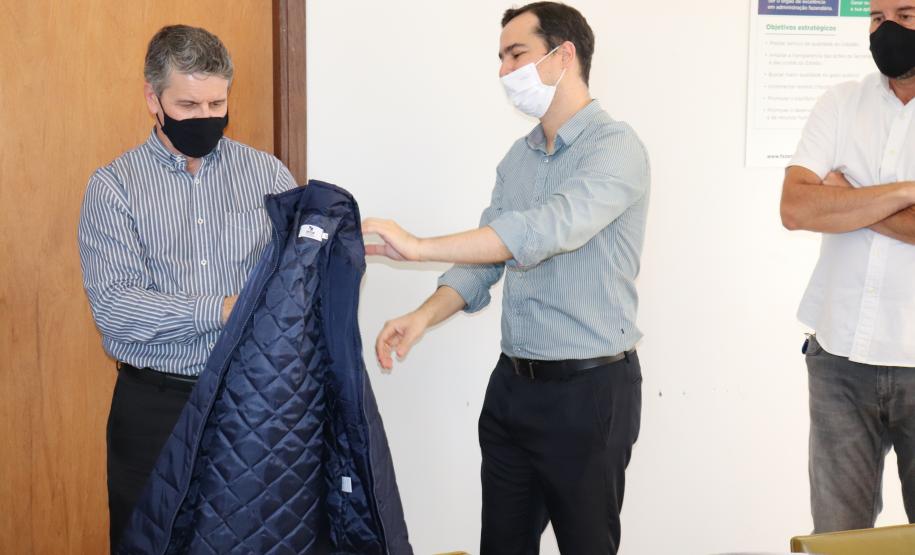 Fazenda entrega novos uniformes aos auditores fiscais da Receita Estadual